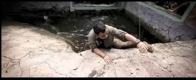 Momen Panji Petualang Terjebak di Kolam Buaya, Aksinya Bikin Ketar-ketir, Hampir Digigit!