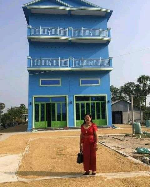 10 Desain Rumah Absurd yang Bikin Ngakak, Hasilnya Bikin Mikir Dua Kali!