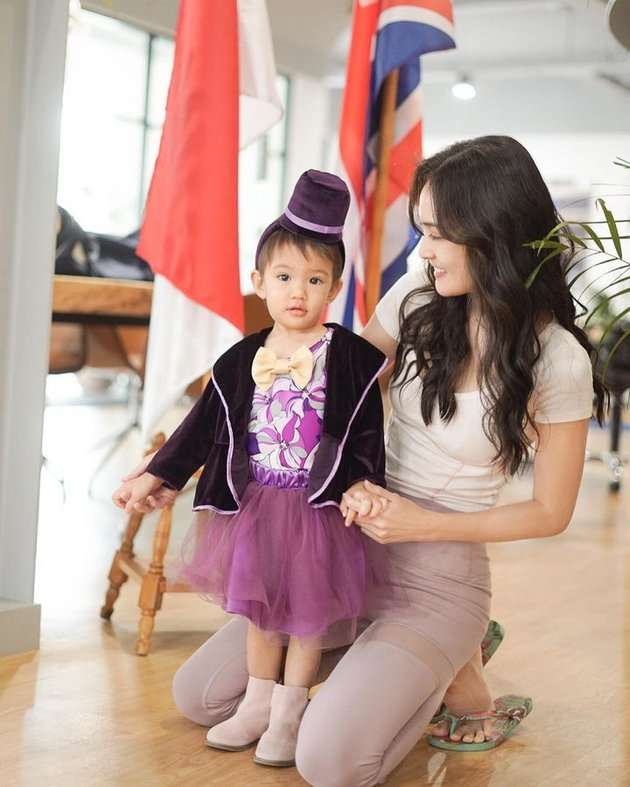 Potret Shandy Aulia Saat Antar Jemput Claire di Sekolah, Penampilannya Bikin Salah Fokus!