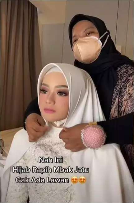 Transformasi Wanita Berhijab Makeup Ala Pengantin Jawa, Tanpa Paes Tapi Manglingi, Barbie Abis!