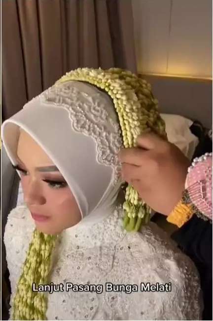 Transformasi Wanita Berhijab Makeup Ala Pengantin Jawa, Tanpa Paes Tapi Manglingi, Barbie Abis!