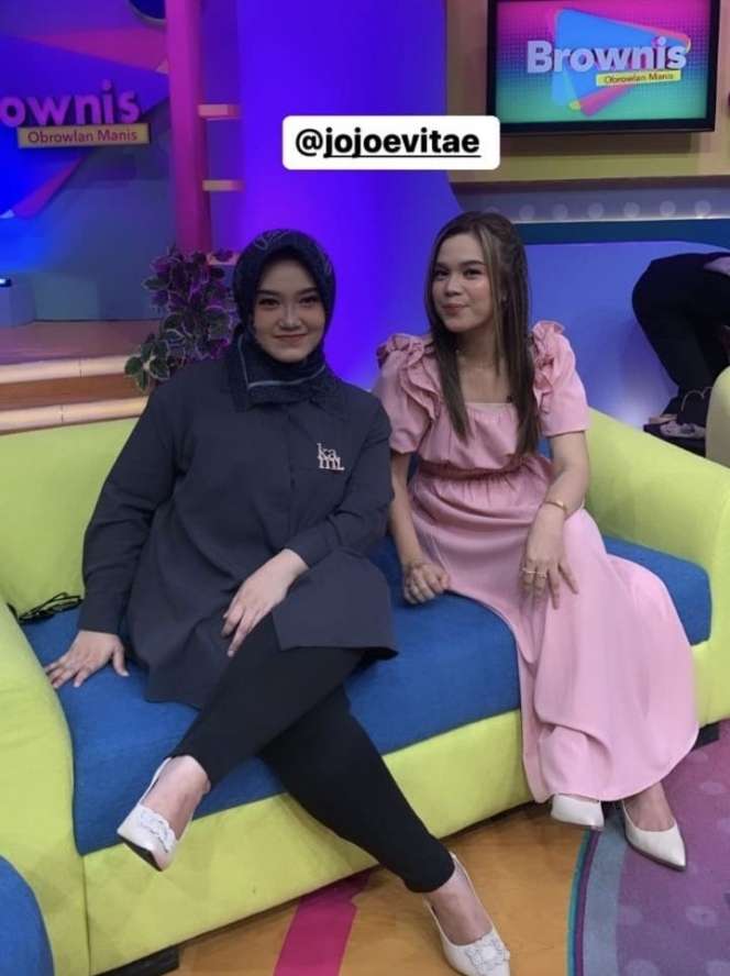 8 Potret Reuni Sinta dan Jojo `Keong Racun` Usai 3 Tahun Tak Jumpa, Nostalgia Berjoget Bareng!