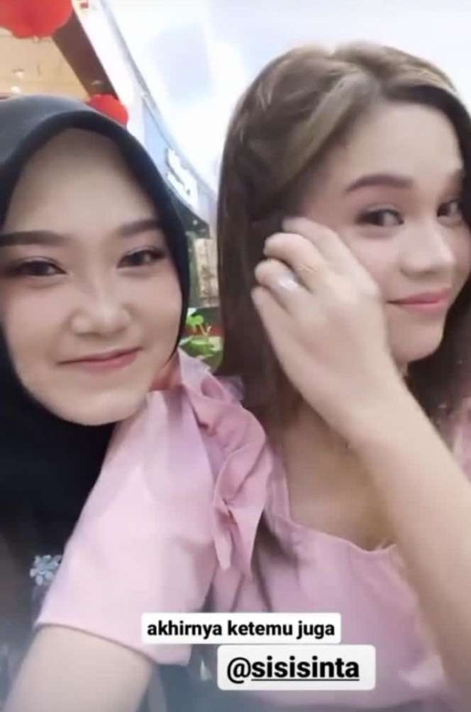 8 Potret Reuni Sinta dan Jojo `Keong Racun` Usai 3 Tahun Tak Jumpa, Nostalgia Berjoget Bareng!