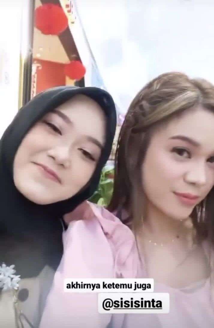 8 Potret Reuni Sinta dan Jojo `Keong Racun` Usai 3 Tahun Tak Jumpa, Nostalgia Berjoget Bareng!