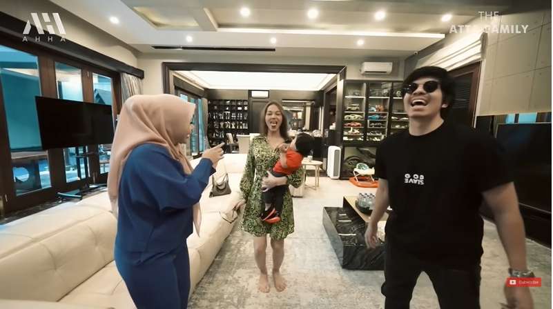 10 Potret Bunda Corla Jadi `Baby Sitter` Ameena Anak Atta-Aurel, Joget Heboh Berdua, Gemas Banget!