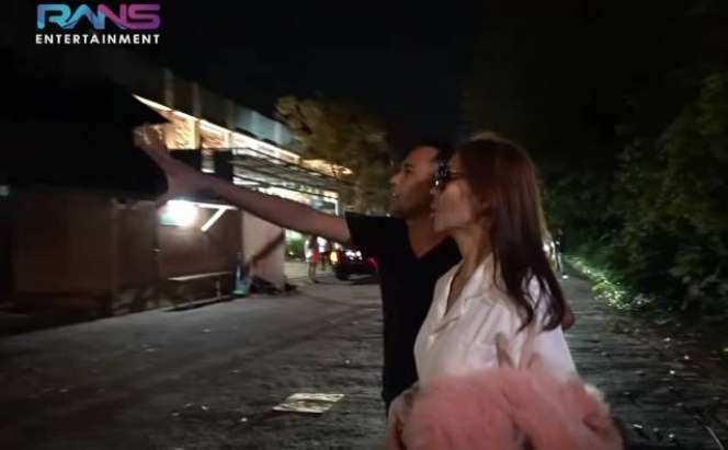 Tiba di Tanah Air, Bunda Corla Naik Mobil Rolls Royce Raffi Ahmad Jadi Sopirnya 