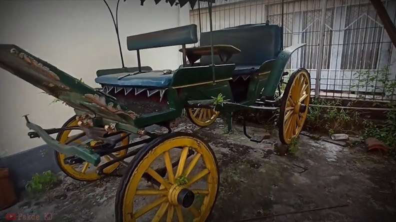 10 Potret Restoran Mewah Terbengkalai 2 Tahun, Mobil Jeep & Kereta Kuda Ditinggal Begitu Saja!