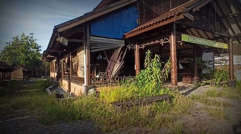 10 Potret Restoran Mewah Terbengkalai 2 Tahun, Mobil Jeep & Kereta Kuda Ditinggal Begitu Saja!