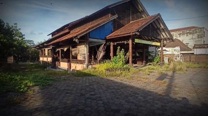 10 Potret Restoran Mewah Terbengkalai 2 Tahun, Mobil Jeep & Kereta Kuda Ditinggal Begitu Saja!