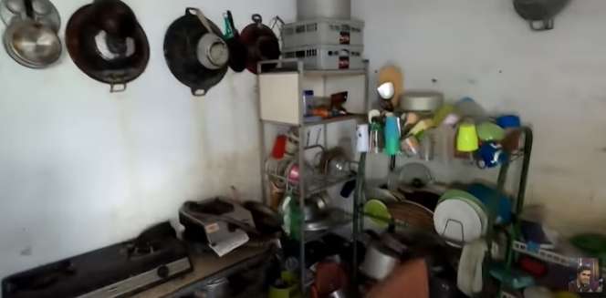 Potret Rumah Terbengkalai yang Jadi Tempat Adu Nyali, Ternyata Ada Barang Mewah Tak Terduga!