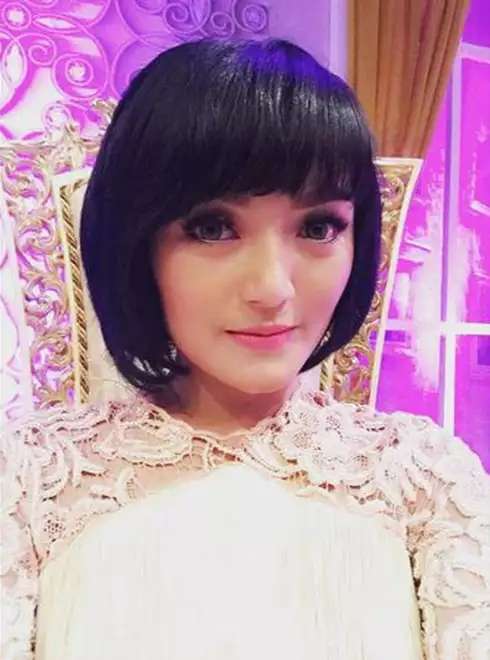 10 Transformasi Siti Badriah dari Awal Karir Biduan Hingga Kini, Sering Disangka Oplas!