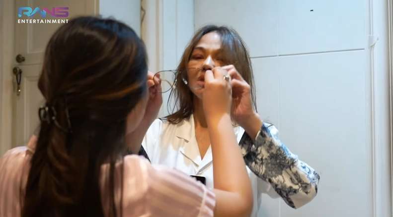 10 Potret Bunda Corla Usai Dimakeover Nagita Slavina, Jadi Berkelas Bak Nyonya-Nyonya Bangsawan!
