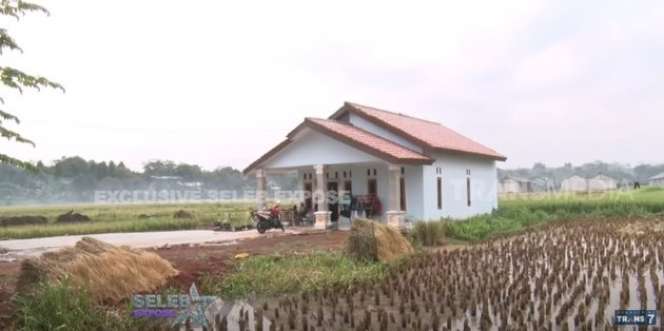 Potret Rumah Orangtua Siti Badriah di Kampung Halaman, Beda Banget Bak Langit dan Bumi!