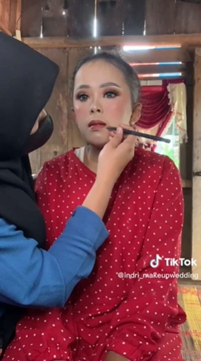 Potret Wanita Lugu Dirias MUA Jadi Pengantin Cantik, Dulu Wajahnya Selalu Dibully, Kini Bikin Melongo!