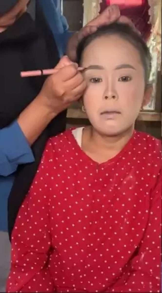 Potret Wanita Lugu Dirias MUA Jadi Pengantin Cantik, Dulu Wajahnya Selalu Dibully, Kini Bikin Melongo!