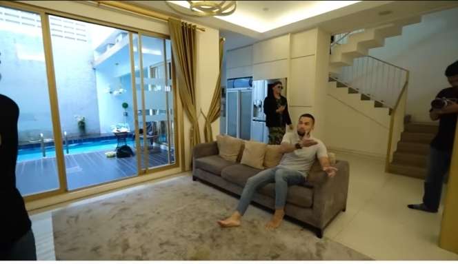 Potret Rumah Mewah Milik Mantan ART yang Kini Viral, Kini Bak Kerajaan Bernuansa Emas!