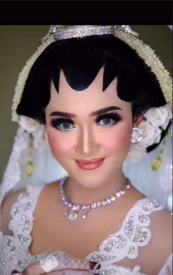 Potret Transformasi Wanita Berjerawat Dirias MUA Jadi Pengantin Jawa, Hasilnya Bikin Pangling!