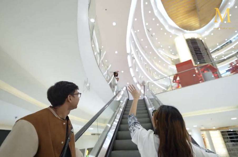 Shopping di Mal, Bunda Corla Nolak Dibelikan Tas Branded