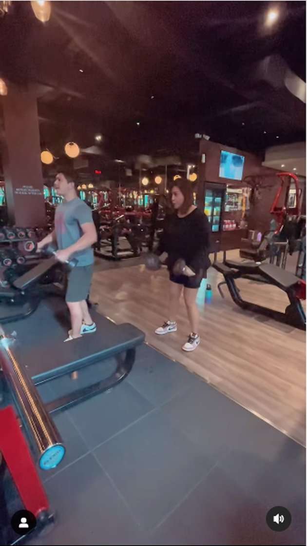 Potret Audy Item yang Makin Kurus dan Tirus, Bikin Pangling!