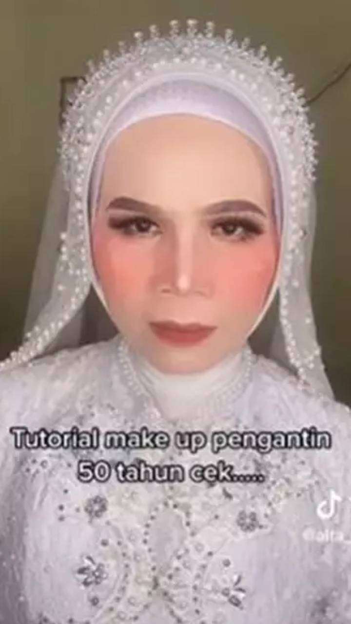 Pengantin Wanita Usia 50 Tahun Disulap MUA, Hasilnya Bikin Auto Melongo!