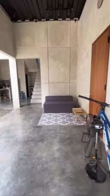 Viral Rumah Low Budget Tanpa Keramik, Cat Dinding, dan Plafon, Tapi Dalamnya Bikin Takjub!