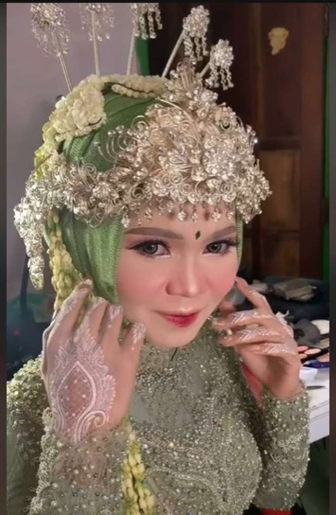 Potret Transformasi Pengantin Dirias Korean Look Dengan Adat Sunda, Hasilnya Bikin Melongo!