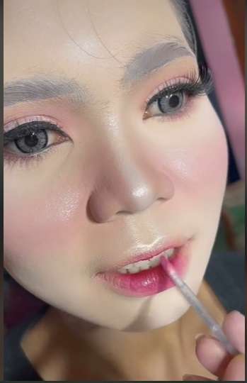 Potret Transformasi Pengantin Dirias Korean Look Dengan Adat Sunda, Hasilnya Bikin Melongo!