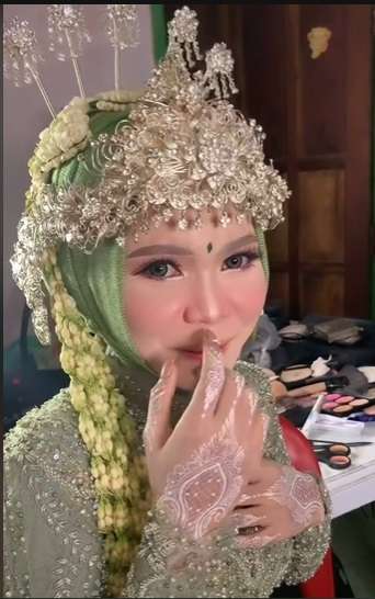 Potret Transformasi Pengantin Dirias Korean Look Dengan Adat Sunda, Hasilnya Bikin Melongo!