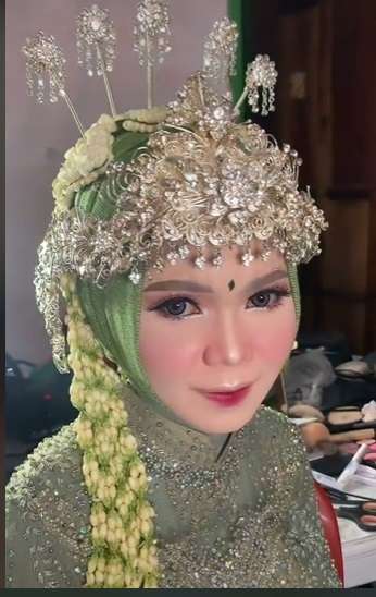 Potret Transformasi Pengantin Dirias Korean Look Dengan Adat Sunda, Hasilnya Bikin Melongo!