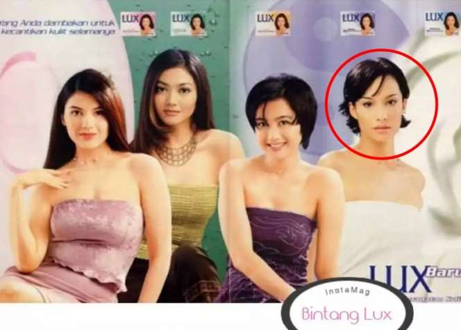 Ingat Bintang Iklan Sabun 90-an Ini? Dulu Artis Terkenal & Cantik Banget, Kini Bak Montir Ganti Ban Mobil Sendiri, Lihat Potretnya