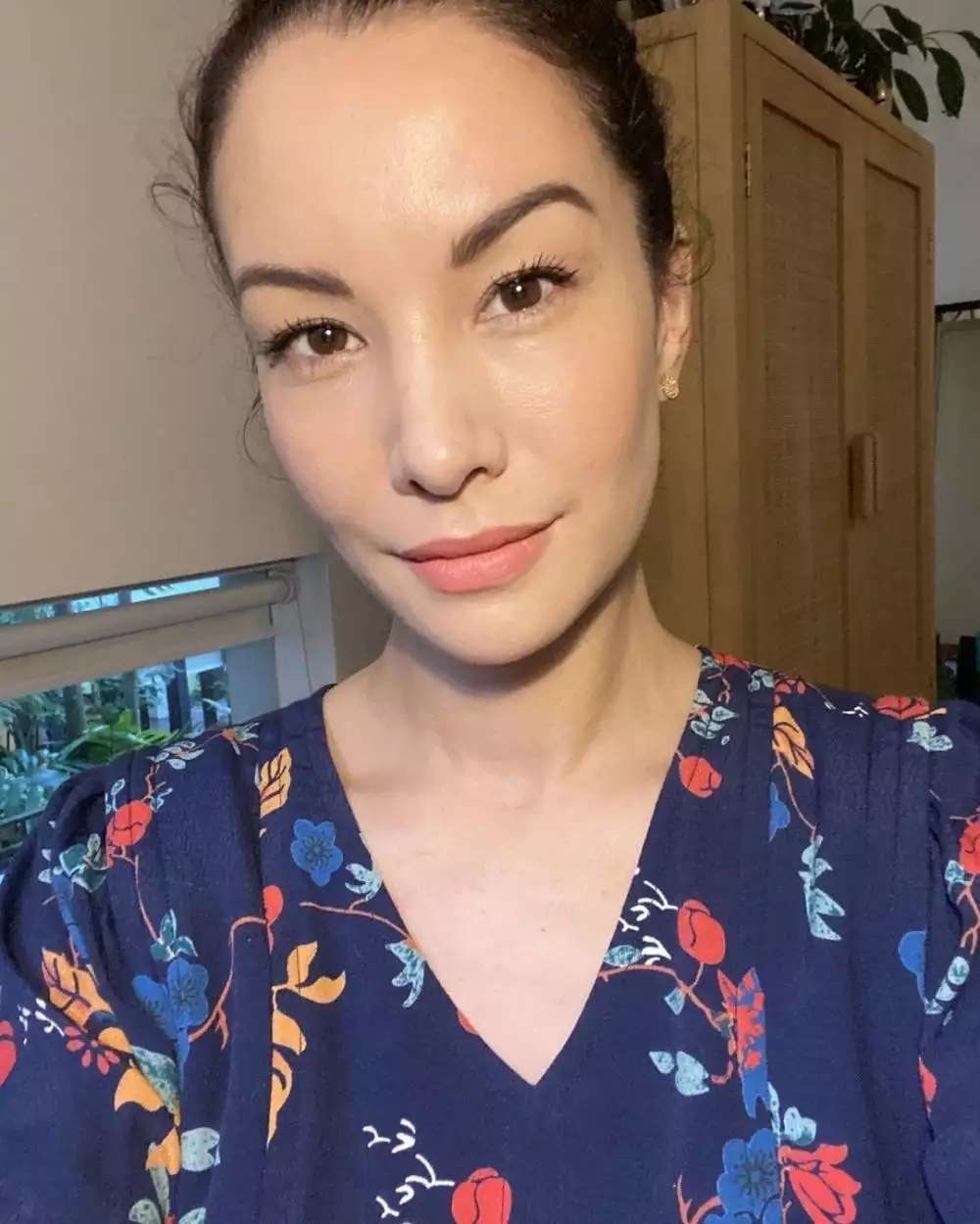 Ingat Bintang Iklan Sabun 90-an Ini? Dulu Artis Terkenal & Cantik Banget, Kini Bak Montir Ganti Ban Mobil Sendiri, Lihat Potretnya
