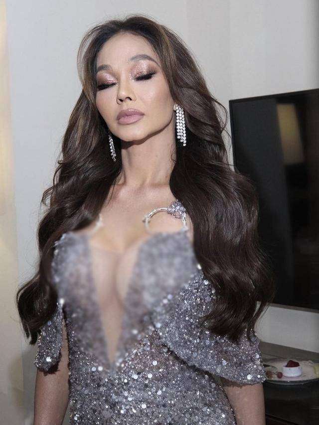Potret Bunda Corla saat Manggung di Jakarta, Penampilannya Glamor Banget
