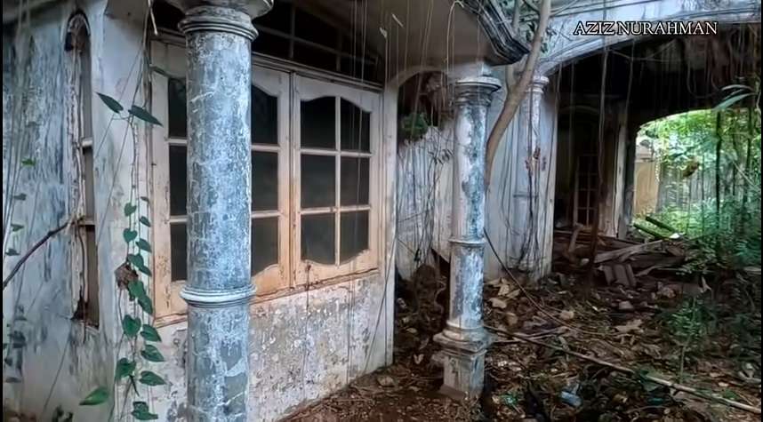 Potret Rumah Mewah Terbengkalai Milik Artis Senior, Dulu Super Megah Kini Bak Hutan Belantara!
