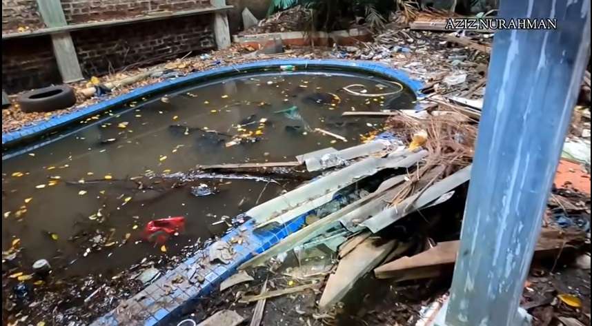 Potret Rumah Mewah Terbengkalai Milik Artis Senior, Dulu Super Megah Kini Bak Hutan Belantara!