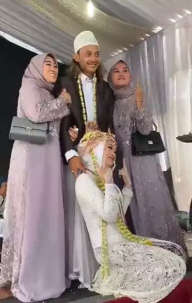 Viral Wanita Cantik Jadi Istri Ketiga, Menikah Didampingi Istri Pertama dan Kedua, Ini Faktanya!