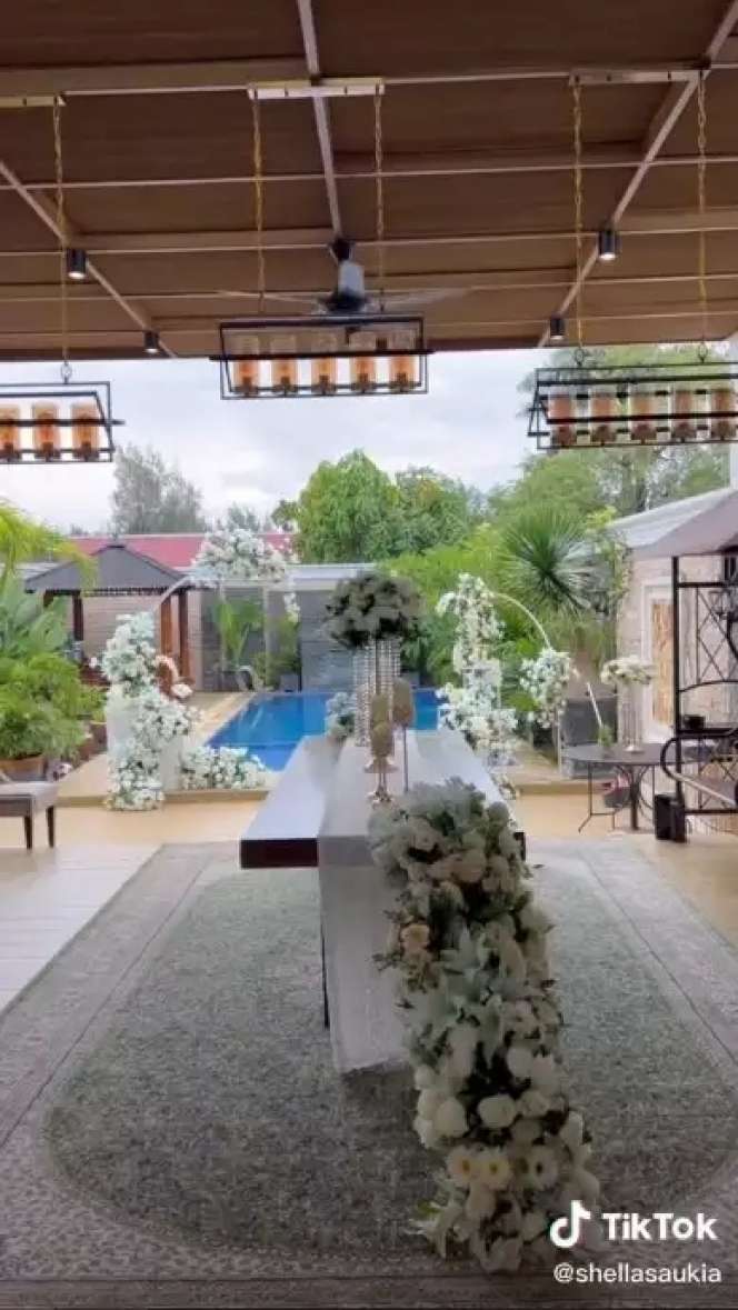 Artis Ini Dulu Hidup Susah & Jualan Keliling, Kini Punya Rumah Bak Istana Kerajaan, Lihat Potretnya