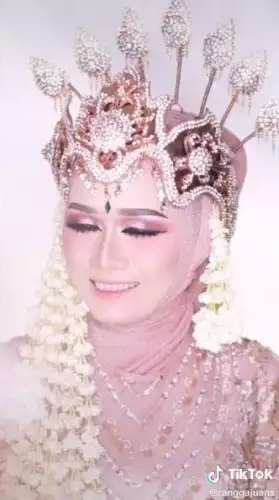 Riasan Bak Dempul, Potret Wanita Sebelum VS Sesudah Dirias Jadi Pengantin Sunda, Bikin Syok!