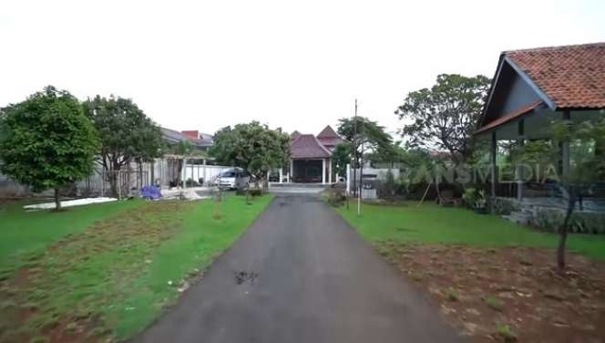 Potret Rumah Mewah Roy Marten Seluas 5000 Meter, Pernah Jadi Aktor Termahal Pada Masanya!