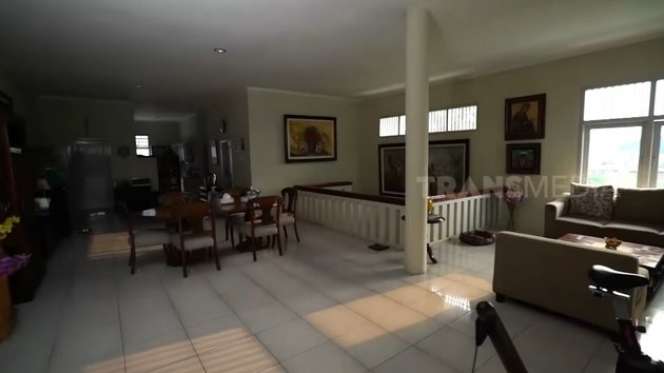 Potret Rumah Mewah Roy Marten Seluas 5000 Meter, Pernah Jadi Aktor Termahal Pada Masanya!