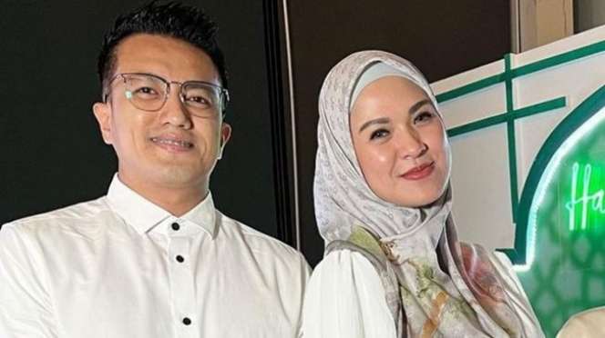 Cinta Lama Belum Kelar, 7 Artis ini Balikan dengan Mantan Pacar Usai Cerai dari Suami