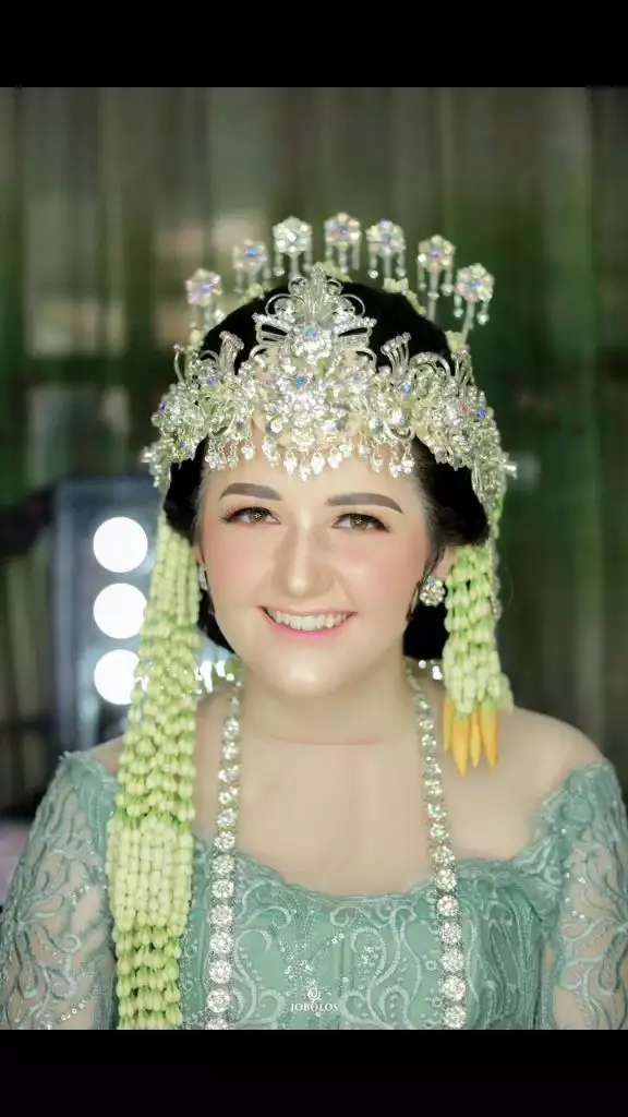Potret Cewek Rusia Dirias MUA Jadi Pengantin Sunda, Cantiknya Bak Bidadari, Bikin Pangling!