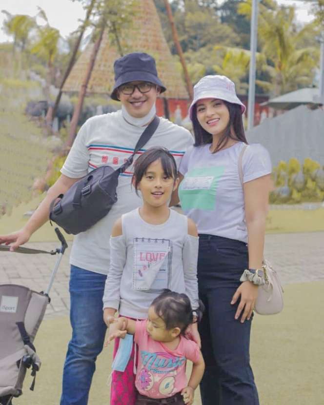 10 Pesona Cantik Imey, Adik Jenita Janet yang Tak Terpublikasi, Sering Dibilang Kembar!