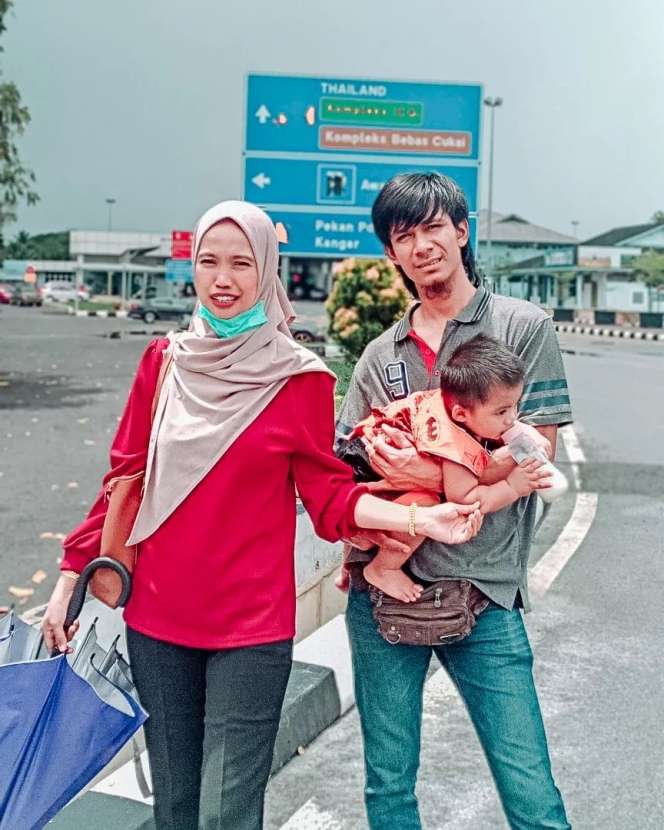 Masih Ingat Wanita Lulusan S2 yang Viral Dinikahi Sopir Truk? Dulu Ramai Dicemooh, Kini Kabarnya Mengejutkan!
