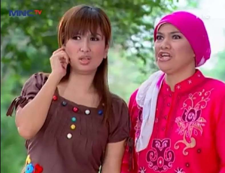 Masih Ingat Mamake Pret di Sinetron `Si Entong`? Lama Tak Muncul di Layar Kaca, Kini Penampilannya Pangling!