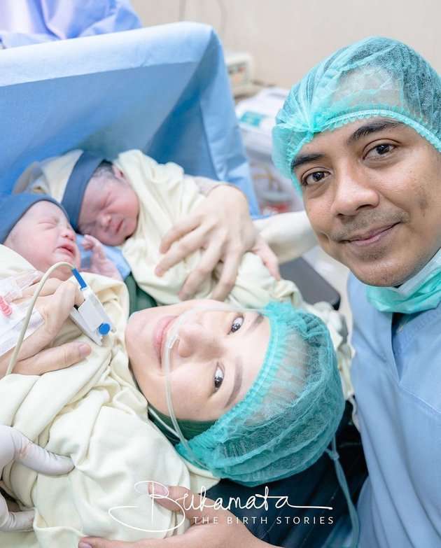 Potret Indri Giana Istri Ustaz Riza Melahirkan Anak Kembar