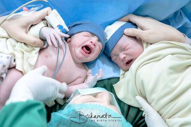 Potret Indri Giana Istri Ustaz Riza Melahirkan Anak Kembar