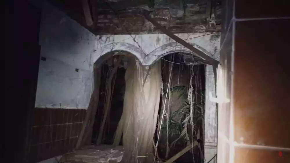 10 Potret Rumah Kuno Iis Sugianto yang Terbengkalai Puluhan Tahun, Ada Ruang Misterius, Isinya Bikin Ngeri!