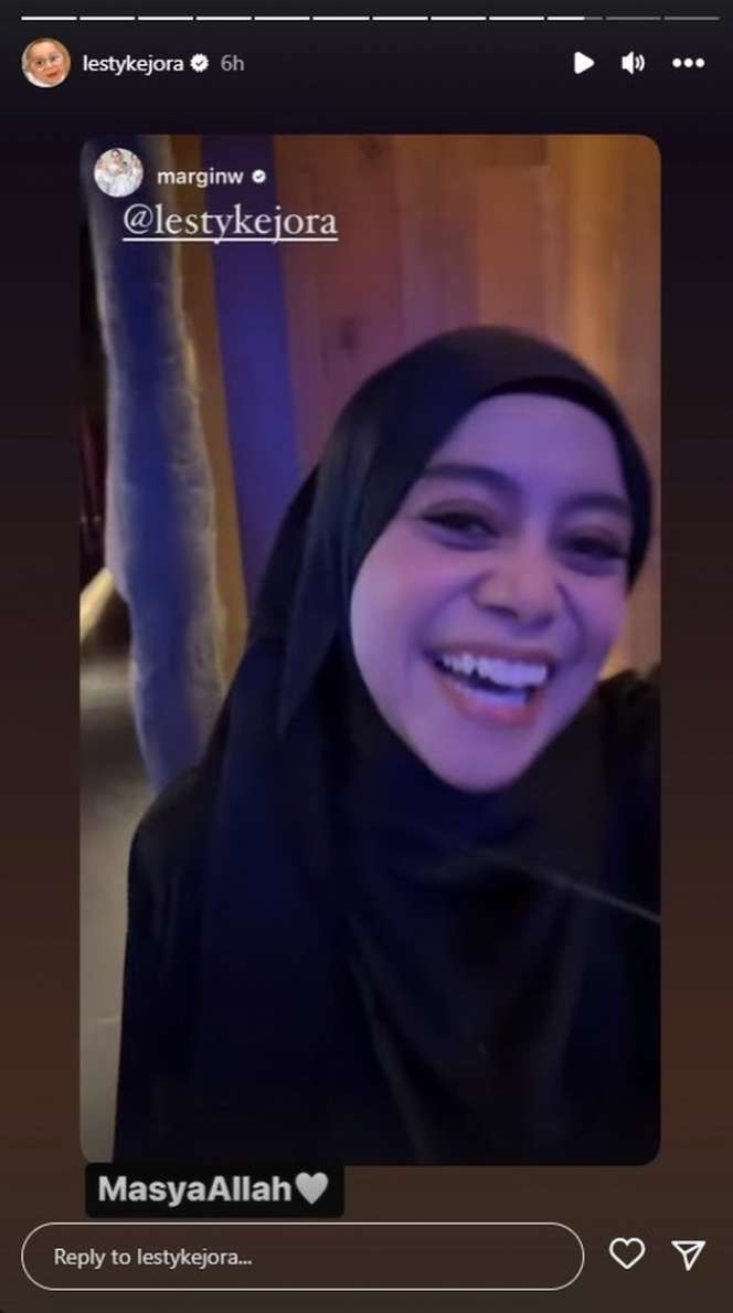 Potret Tawa Lepas Lesti Kejora Arisan Bareng Sahabat, Netizen Bandingkan Berbeda 360 Derajat saat Bersama Rizky Billar
