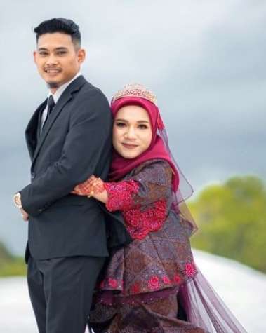 Viral Pria Tampan Nikahi Wanita Kerdil yang Kerja di Pasar Malam, The Real Cinta Sejati!