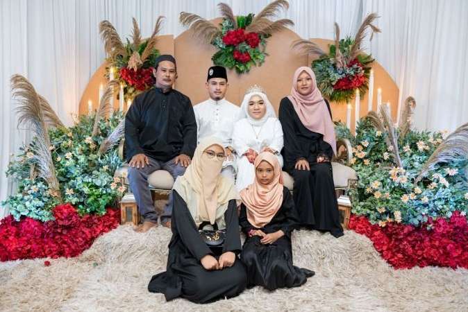 Viral Pria Tampan Nikahi Wanita Kerdil yang Kerja di Pasar Malam, The Real Cinta Sejati!